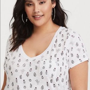 ‼️CCO SALE‼️🌺🌸TORRID 2-pack Tees 🌵